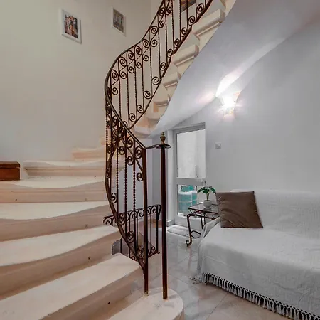 Victory In Historic Birgu, A Touch Of Maltese Tradition By 360 Estates * Birgu